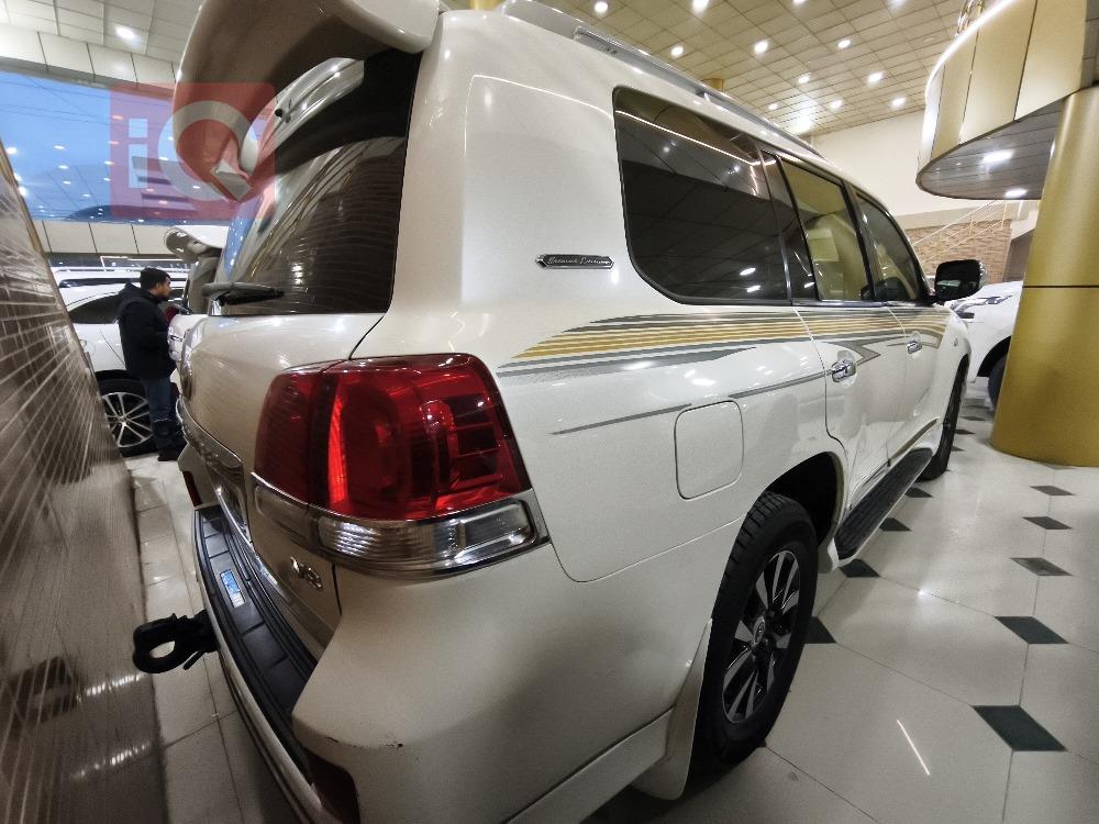 تويوتا لاندكروزر